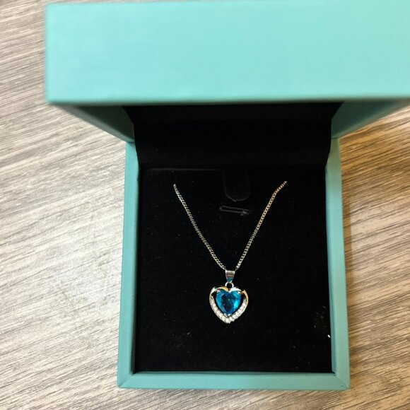 .925 Ailana Laine Blue Heart Sterling Silver Pendant Necklace Chain Crystal - Picture 6 of 8